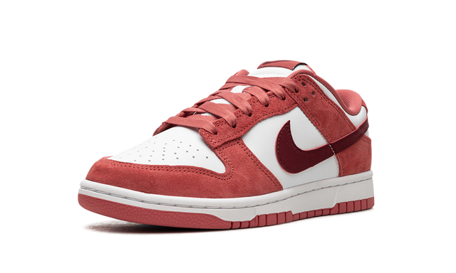 Nike SB Dunk Low Valentines Day 2024