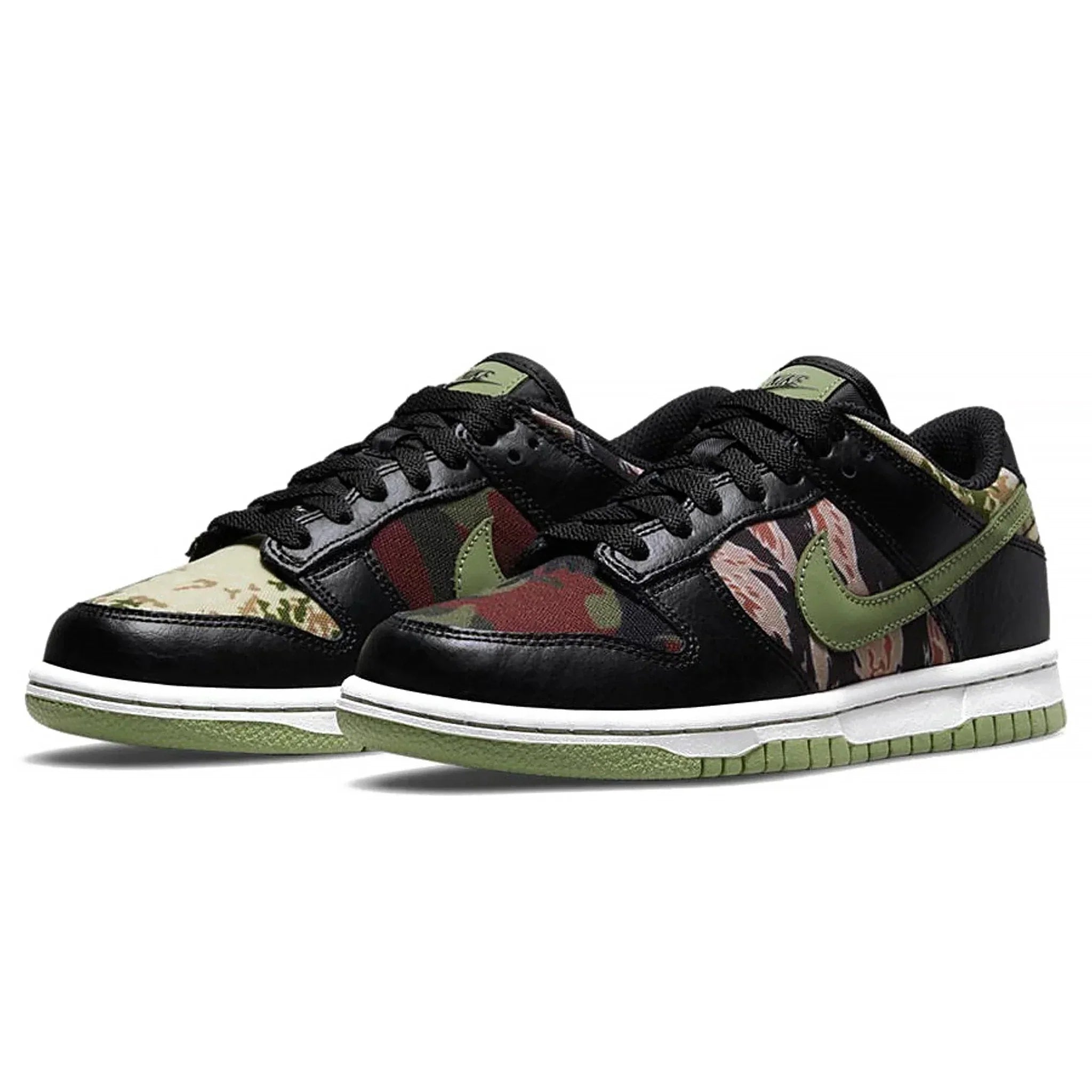 Nike Dunk Low Se Sail Crazy-camo Left Uk 7.5 Right Uk 6.5
