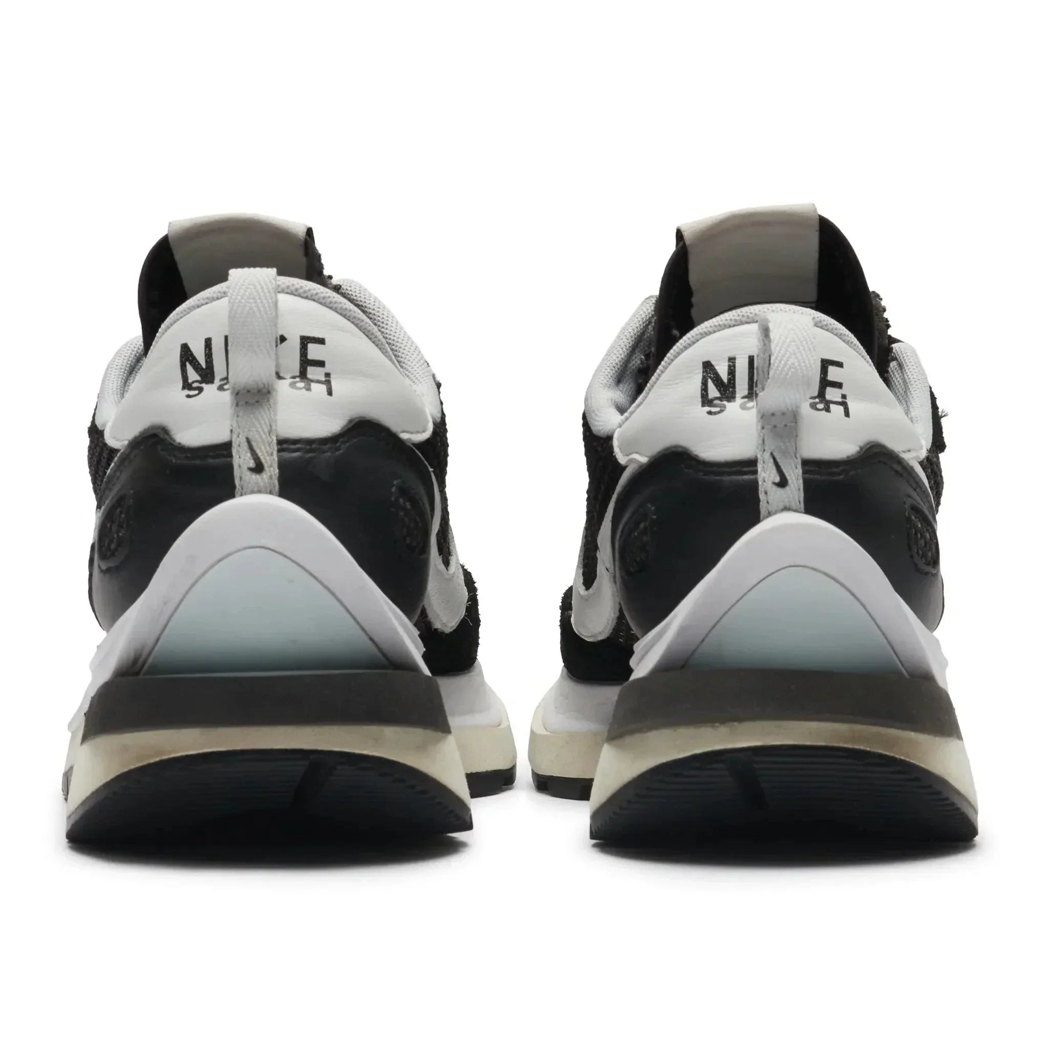 Preloved Nike X Sacai Vaporwaffle Black White
