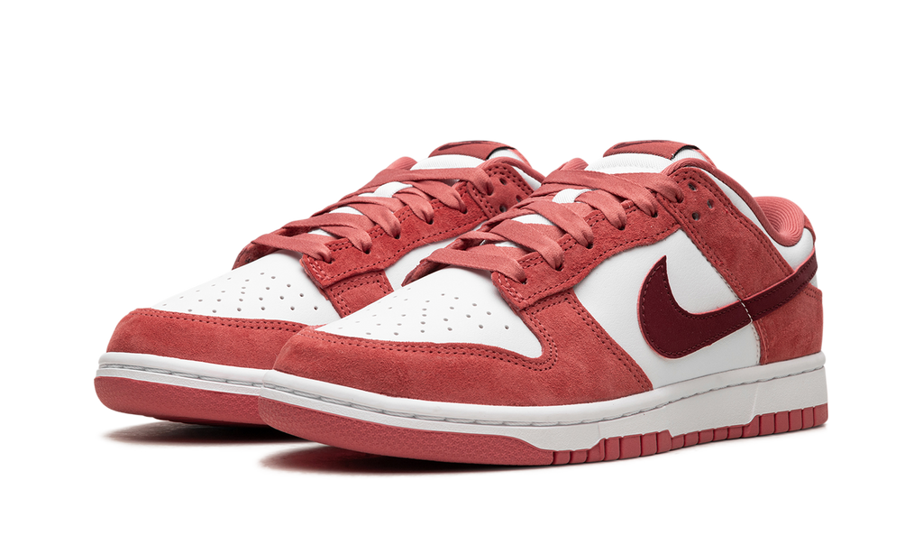 Nike SB Dunk Low Valentines Day 2024